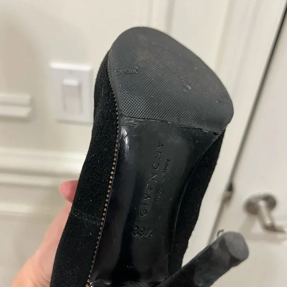 Givenchy suede boots in a size 39.5. I previously sold my sisters size 39 - Picture 2 of 9